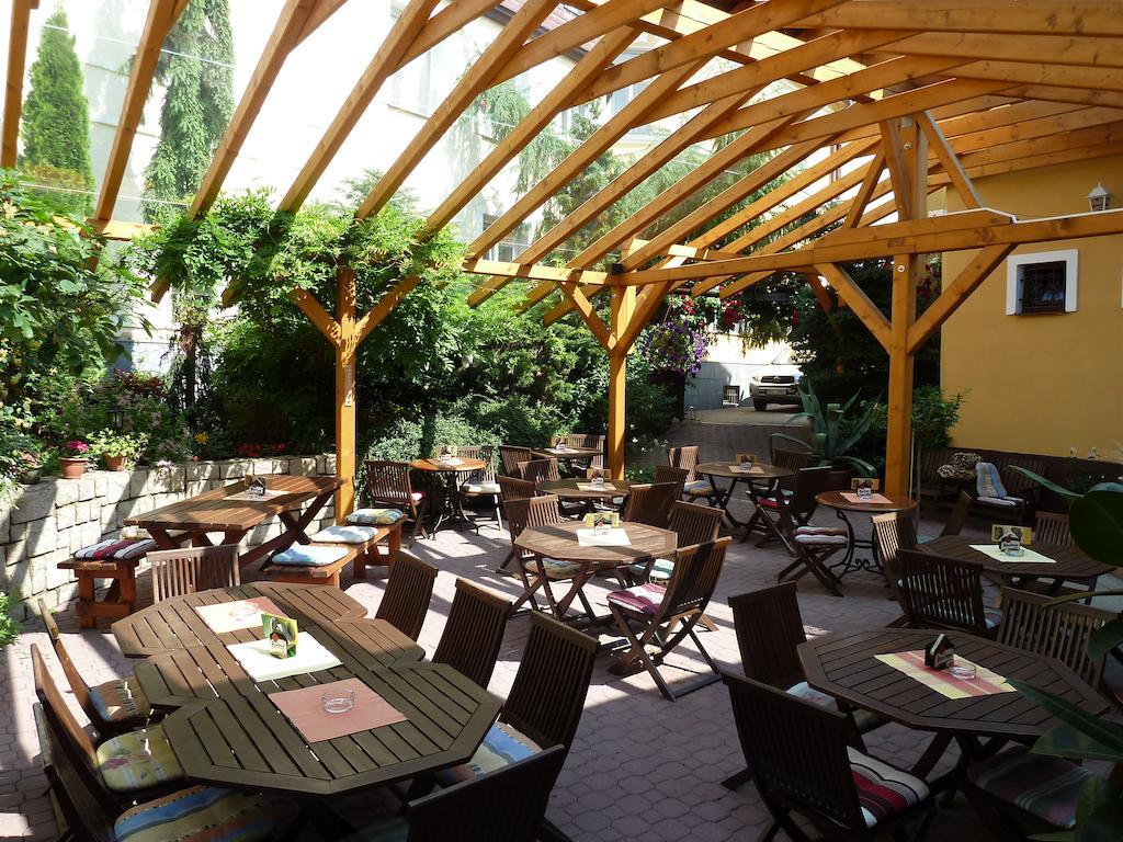 Penzion Holiday Mariánské Lázně Exteriör bild