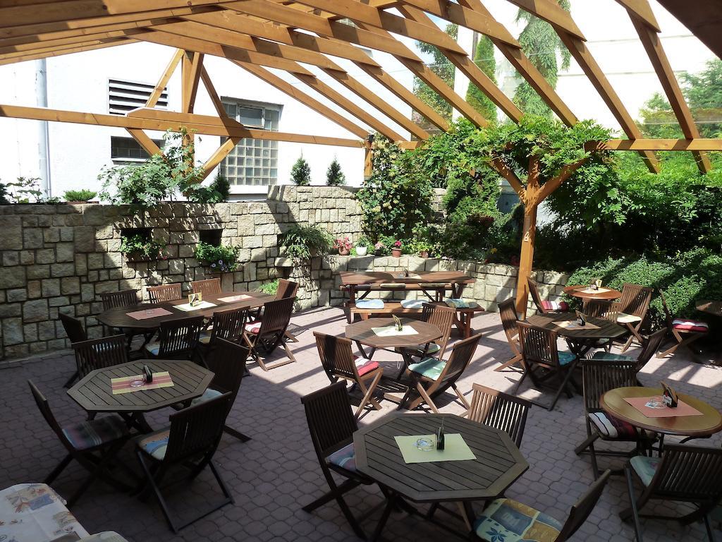 Penzion Holiday Mariánské Lázně Exteriör bild
