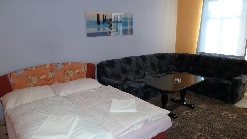 Penzion Holiday Mariánské Lázně Exteriör bild